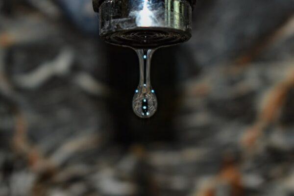 reparar una fuga de agua
