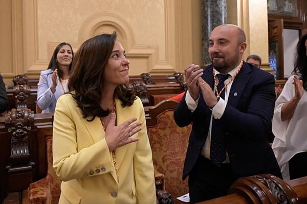 Alcaldesa de A Coruña acusada de acoso laboral por dos exconcejalas: Detalles de la denuncia