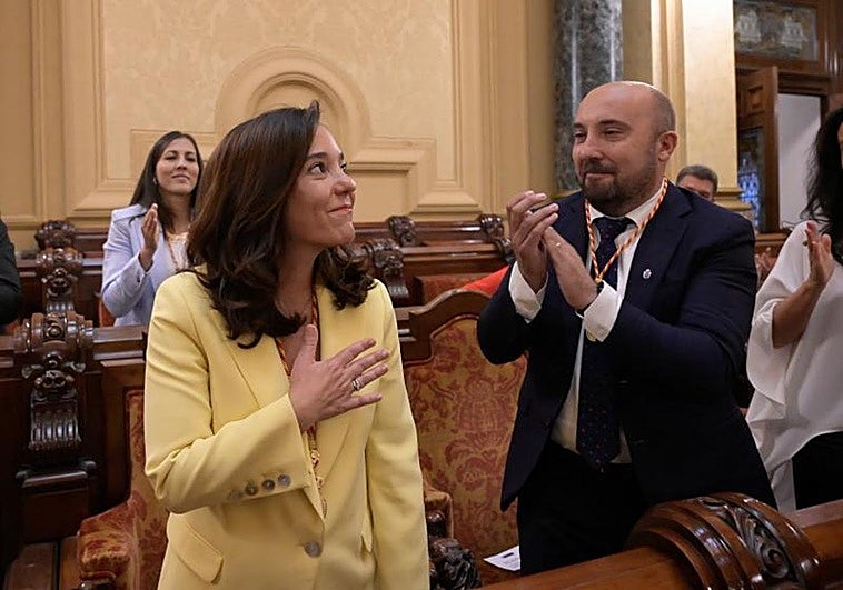 Alcaldesa de A Coruña acusada de acoso laboral por dos exconcejalas: Detalles de la denuncia