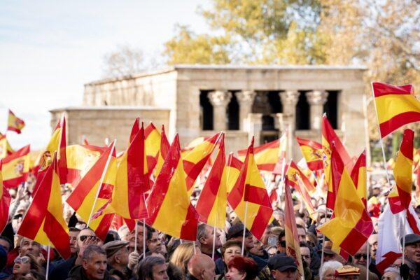 Feijóo congrega a 80,000 personas y marca el fin del sanchismo en un gran evento político