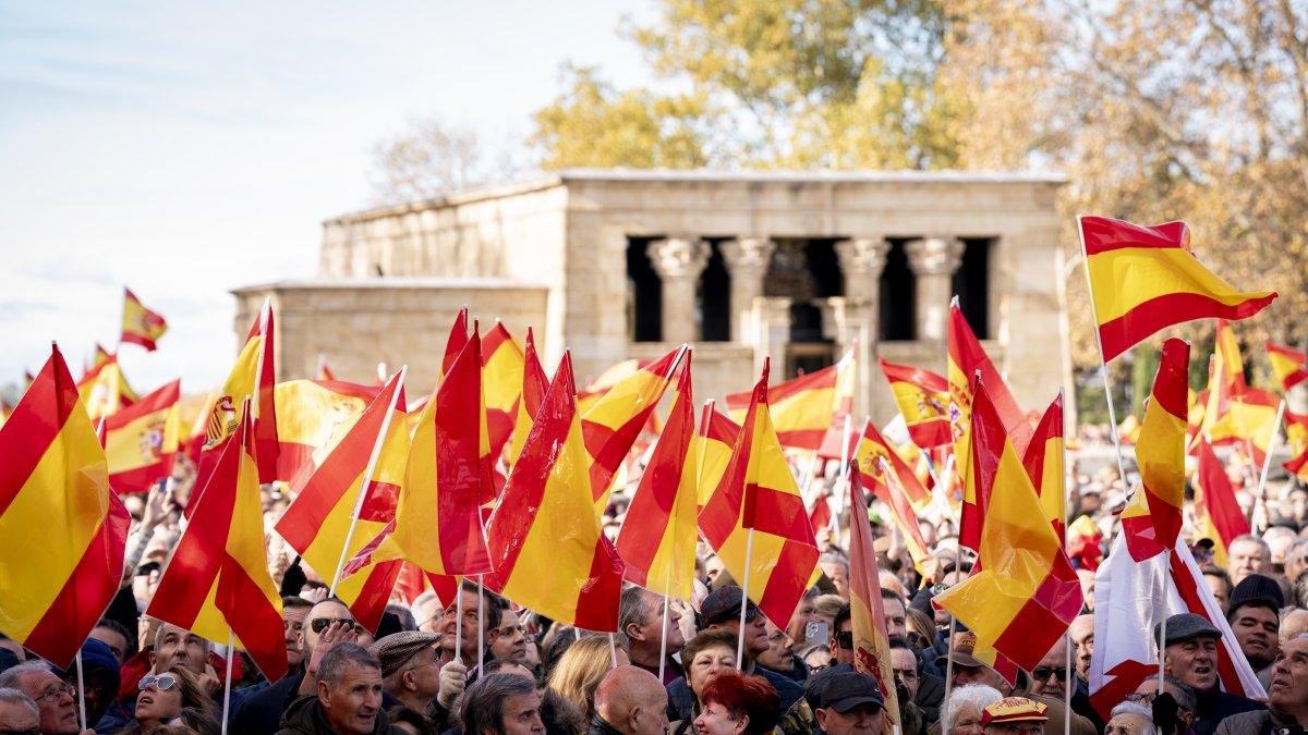 Feijóo congrega a 80,000 personas y marca el fin del sanchismo en un gran evento político