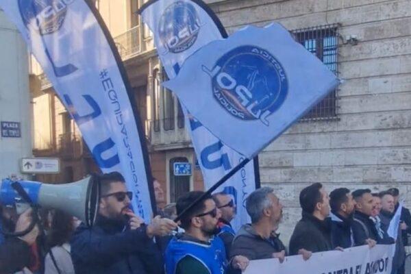 Protestas de Policías Nacionales por el asesinato de un agente en Vinalesa: exigen la dimisión de Marlaska y Bernabé