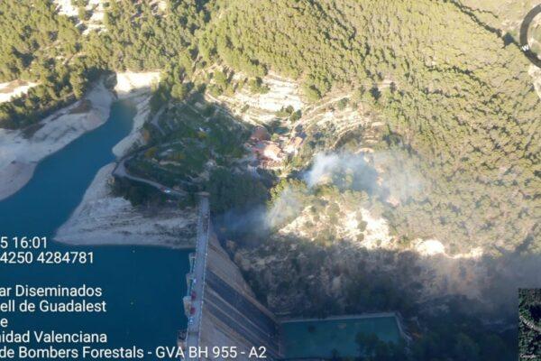 Incendio en Guadalest: Avances en el Control y Continuas Labores en el Terreno