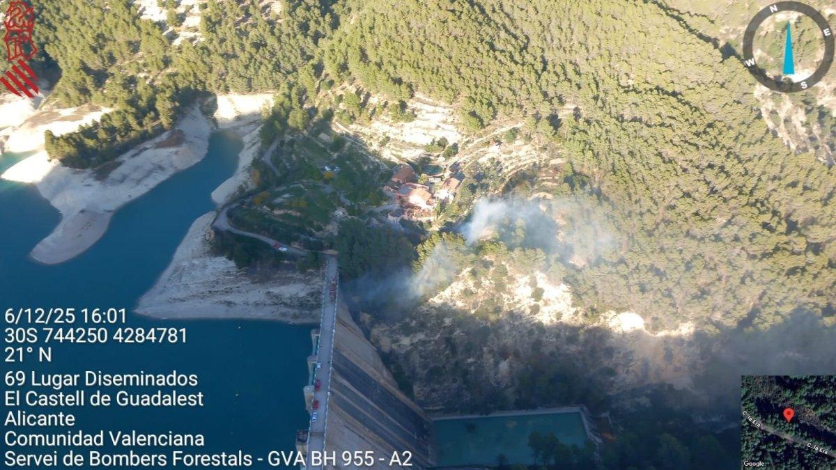 Incendio en Guadalest: Avances en el Control y Continuas Labores en el Terreno