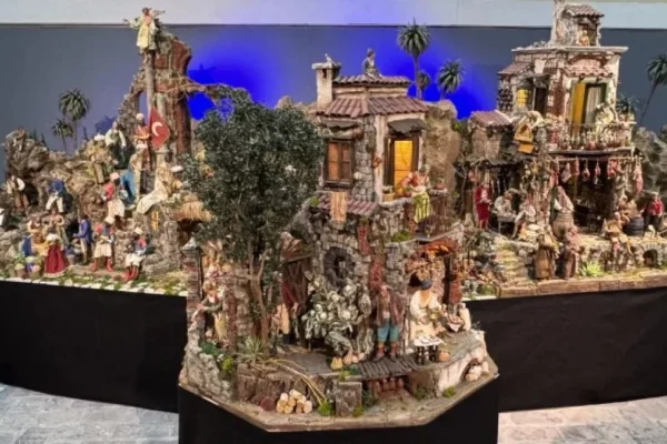 Descubre el Fascinante Viaje del Belén Napolitano de la Fundación Pedrera Martínez: De Orihuela a Valencia