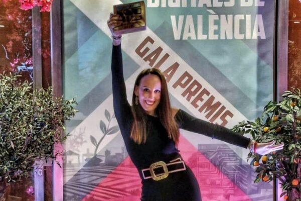 La tía Visantica de Albal recibe el premio Embajadora Digital de la Lengua Valenciana