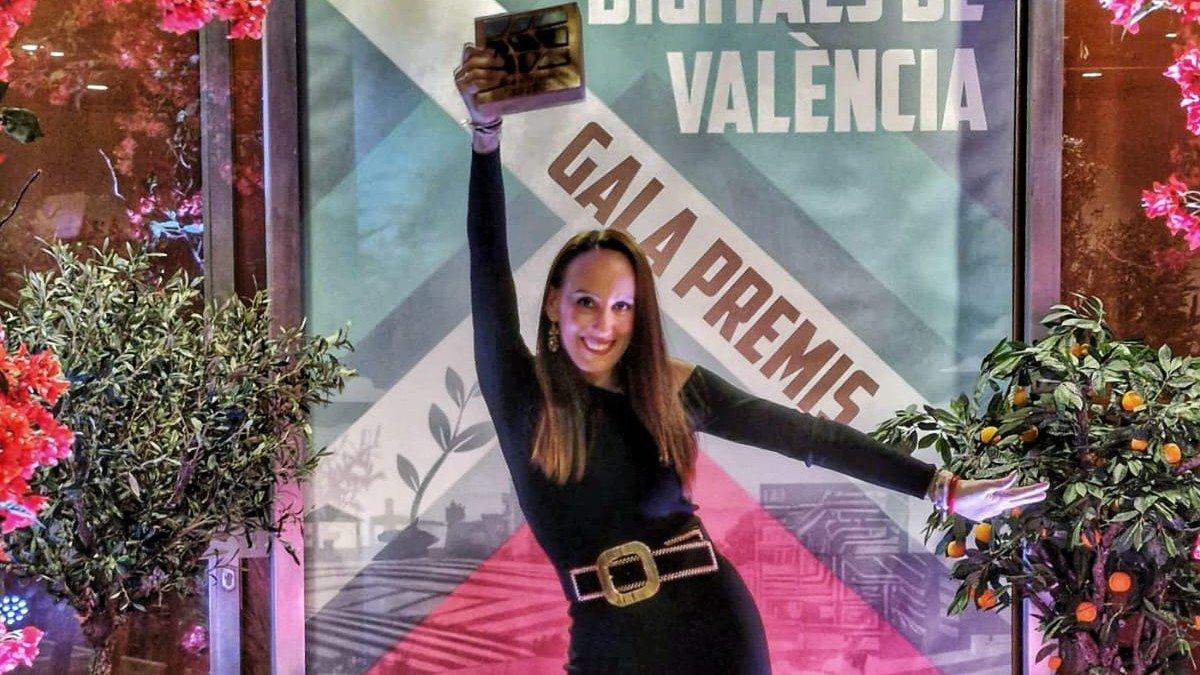La tía Visantica de Albal recibe el premio Embajadora Digital de la Lengua Valenciana