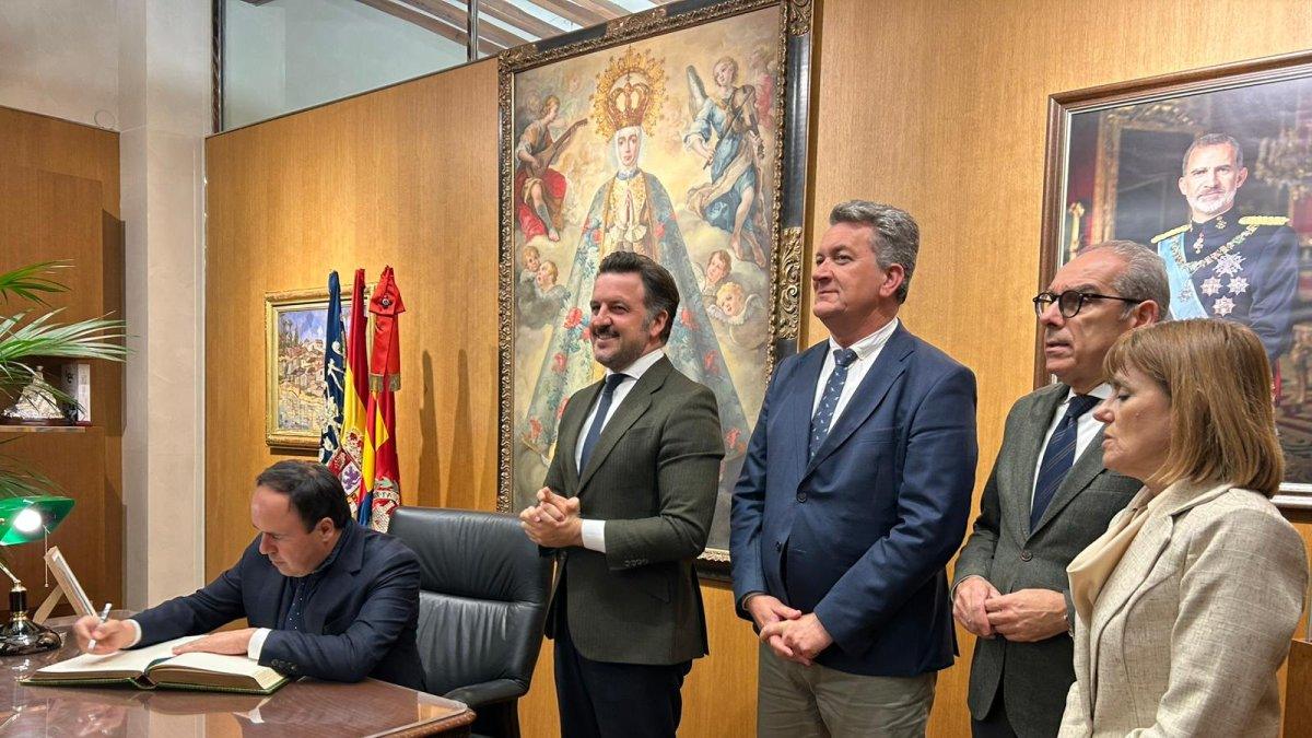 Implantación del E TRAM: Ruz y Pérez Llorca impulsan el Sistema Metropolitano de Transporte en Elche