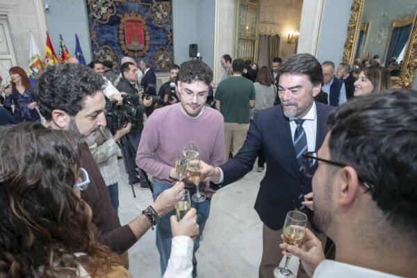 Barcala Predice un 2025 Récord para Alicante en su Brindis Navideño con los Medios