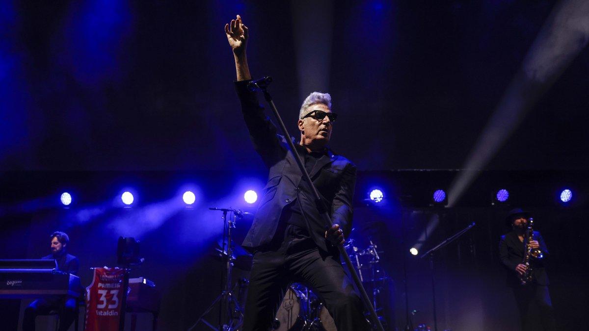 Loquillo desata su energía rockera en el Roig Arena: Una noche de actitud y música en vivo