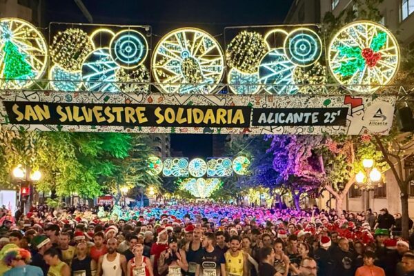 Récord en la San Silvestre de Alicante: Más de 5000 corredores llenan de alegría y deporte el centro de la ciudad