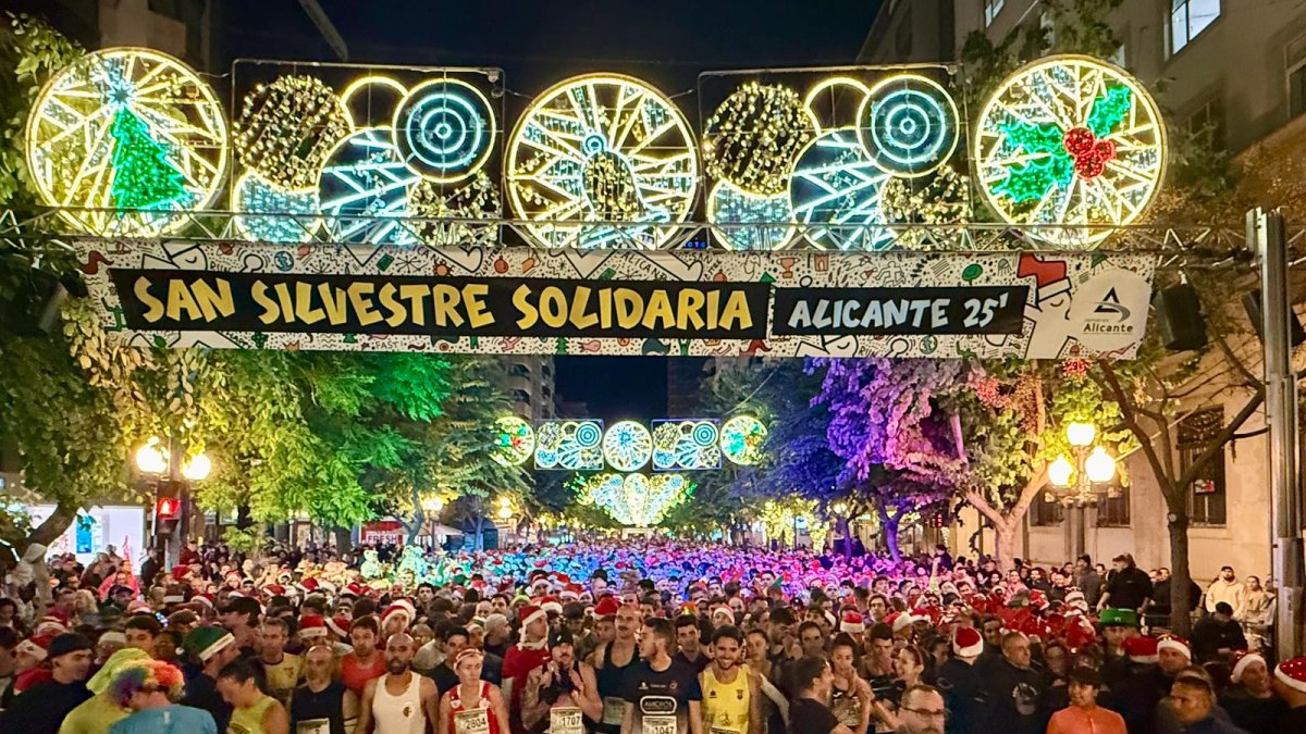 Récord en la San Silvestre de Alicante: Más de 5000 corredores llenan de alegría y deporte el centro de la ciudad