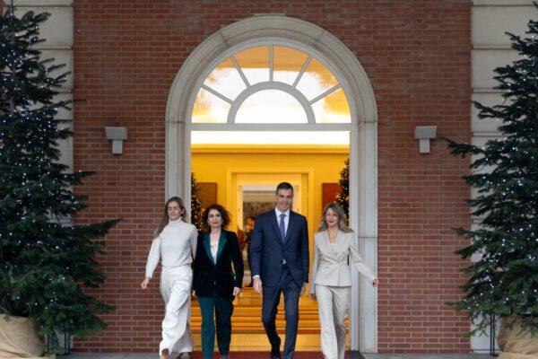 Sánchez: El Líder Ultra Atronillado que Marca la Agenda Política