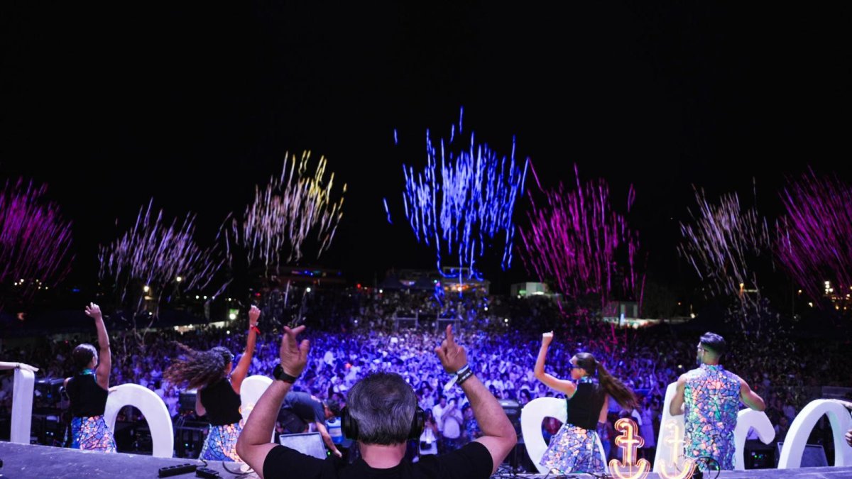 Despedida de Año en Torrent: Música, Campanadas y Espectacular Show de Fuegos Artificiales