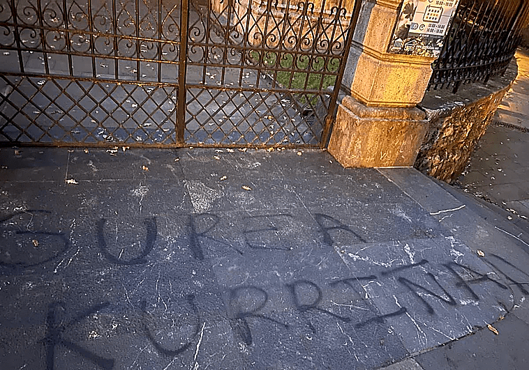 Vandalismo en la Casa de Juntas de Guernica: Roban la Bandera de España