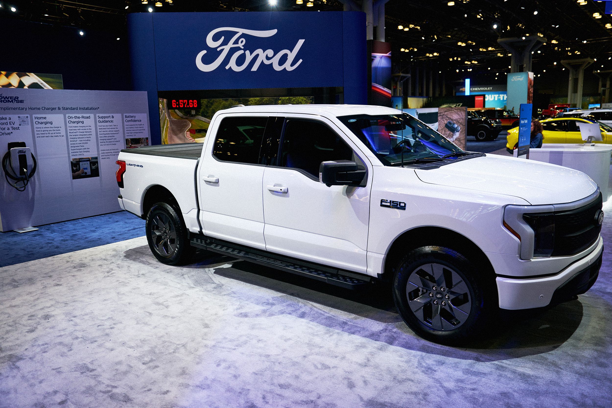 Ford cambia de rumbo: deja atrás los autos eléctricos y se enfoca en el futuro de los híbridos