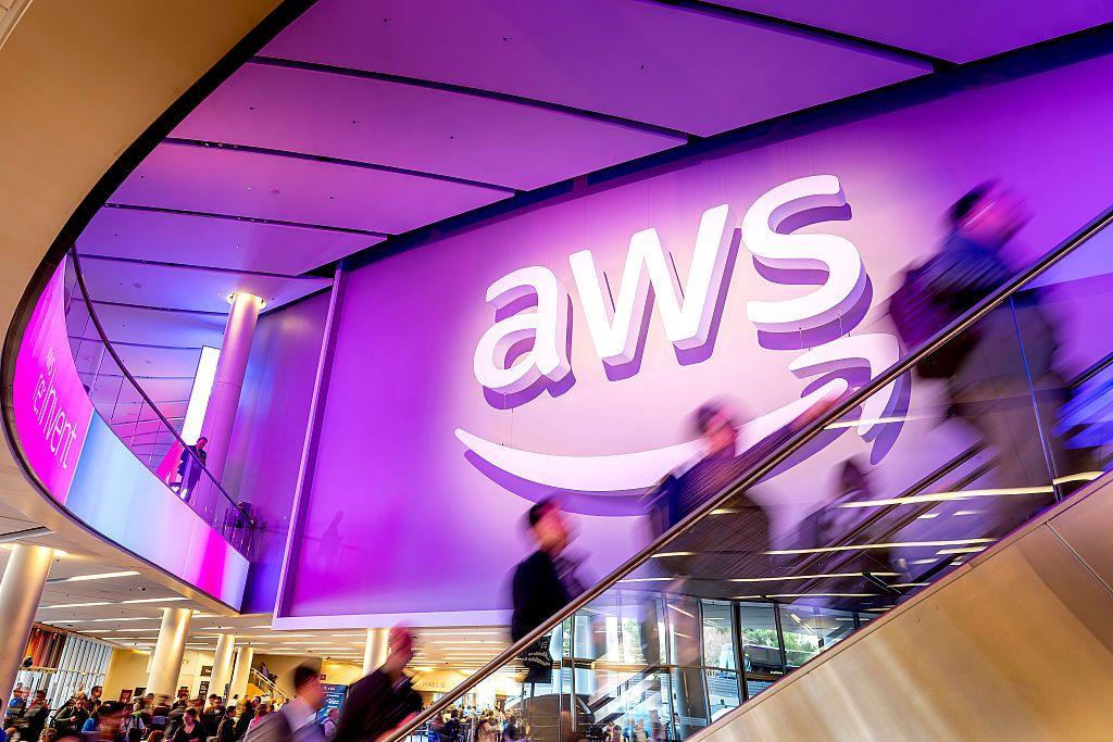 Descubre cómo la IA Nova de Amazon revoluciona la personalización empresarial desde el preentrenamiento