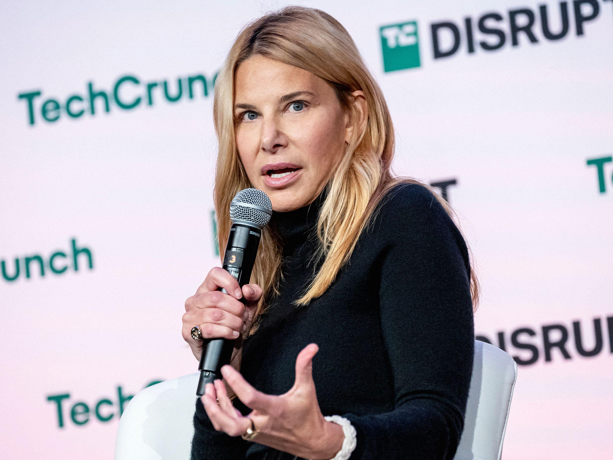 OpenAI Nombra a la Ex CEO de Slack como Nueva Directora de Ingresos para Impulsar el Crecimiento Empresarial