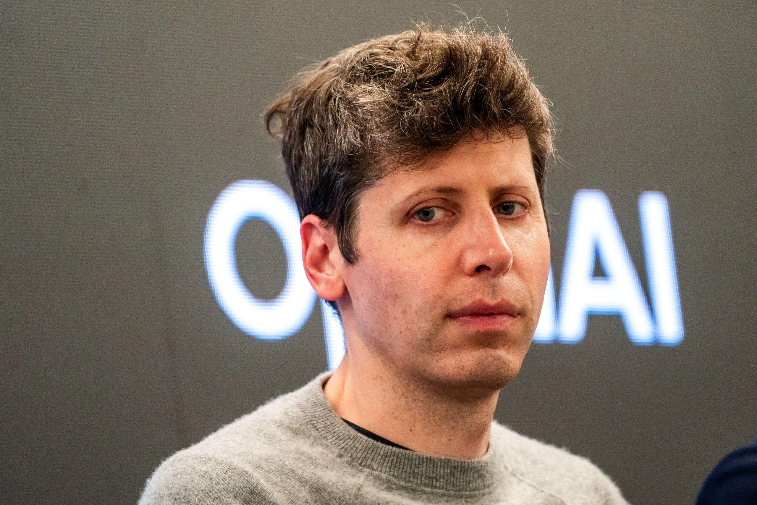 OpenAI declara "código rojo" por la competencia de Google y su innovador modelo Gemini