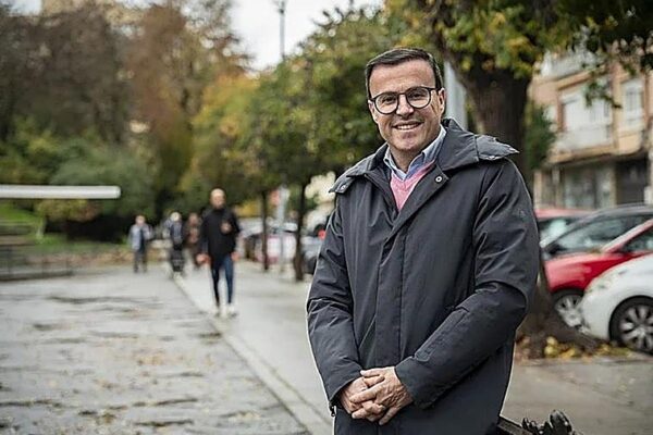 "Comprometido con el PSOE: Aseguro un Gran Futuro para Nuestro Partido"