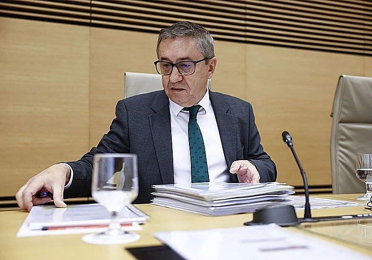 El conseller de Educación reconoce su error al abandonar la oficina durante la dana: «No contábamos con la información adecuada»