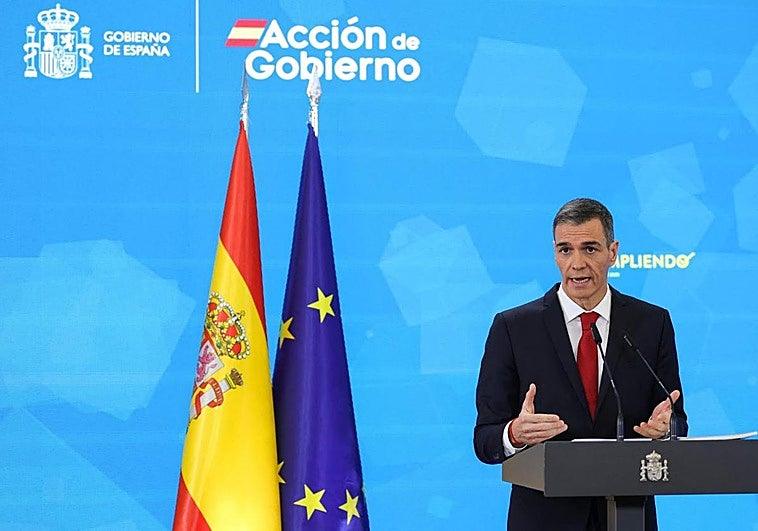 Sánchez ignora la presión y apuesta por el parón navideño y el regreso de Puigdemont para recuperar el aliento político