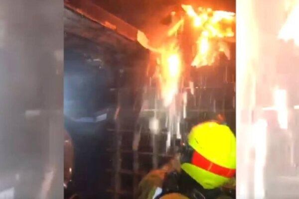 Mujer Rescatada en Helicóptero y Menor Hospitalizada Tras Incendio de Vivienda en Orihuela