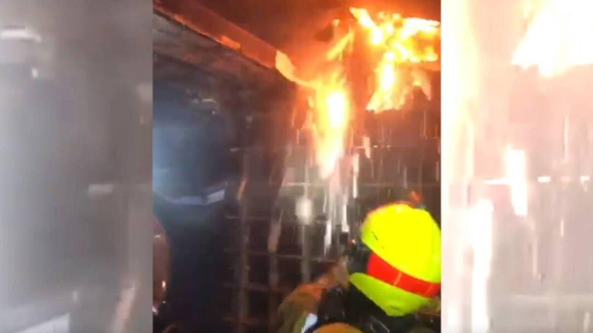 Mujer Rescatada en Helicóptero y Menor Hospitalizada Tras Incendio de Vivienda en Orihuela