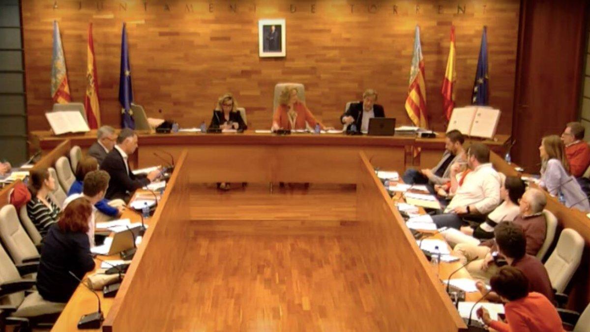 PSPV y Compromís de Torrent: La moción sobre la cuestión de confianza carece de valor jurídico, un duro revés político