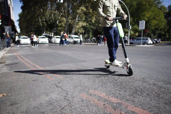 Alicante: Nuevas normas permiten el acceso de patinetes y monopatines plegados en el bus