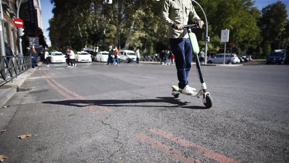 Alicante: Nuevas normas permiten el acceso de patinetes y monopatines plegados en el bus