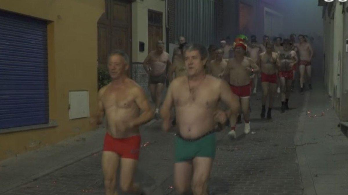 Font de la Figuera: ¡Recibirá el 2026 en Calzoncillos! Un Año Inesperado y Divertido