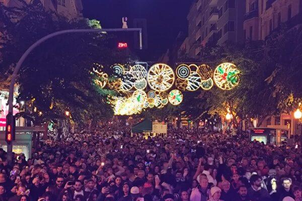 Gran Fiesta de Fin de Año en Alicante: 10,000 Personas Celebran 2026 con DJ's, Verbena y Tradicionales Uvas de la Suerte