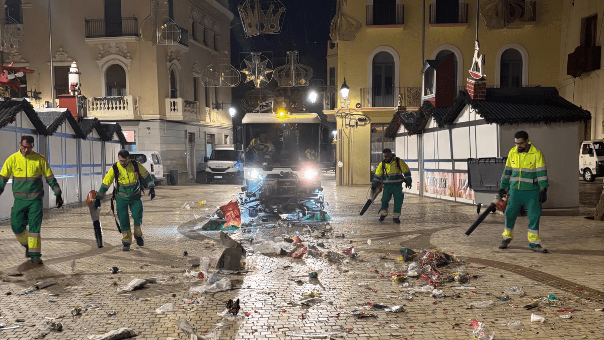 Elche limpia sus calles: 400 toneladas de residuos retiradas durante Navidad y Año Nuevo