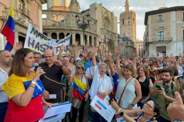 Venezolanos en Valencia expresan esperanza tras la detención de Maduro y claman por la libertad de su país secuestrado