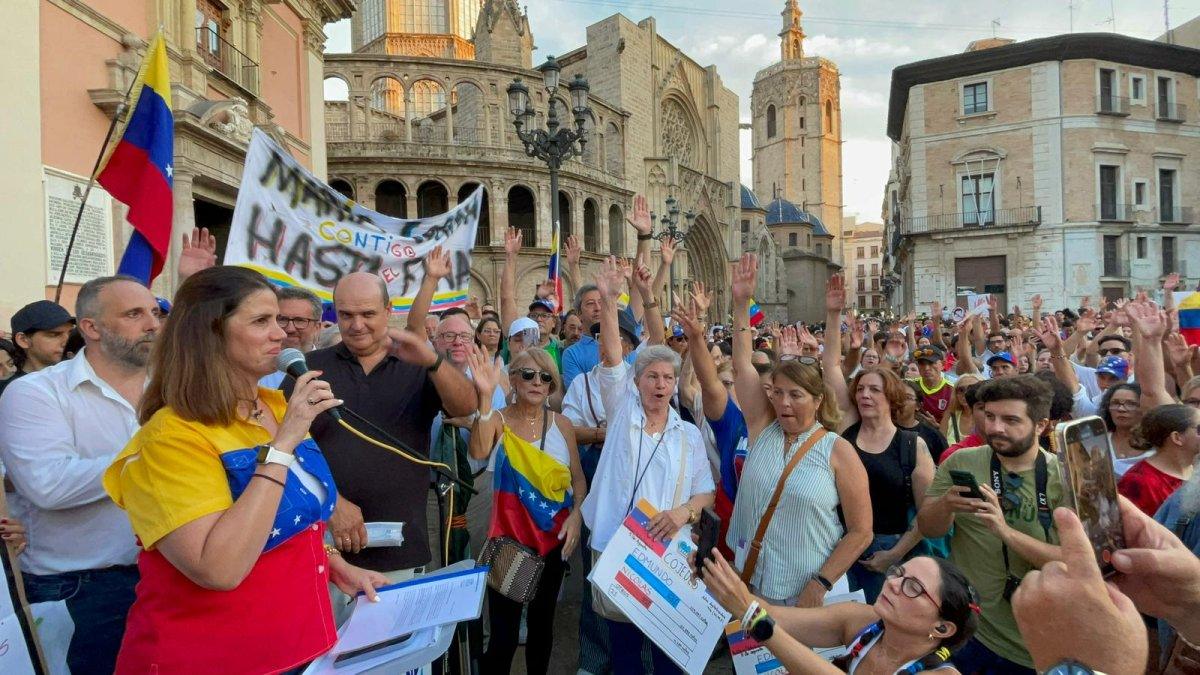Venezolanos en Valencia expresan esperanza tras la detención de Maduro y claman por la libertad de su país secuestrado