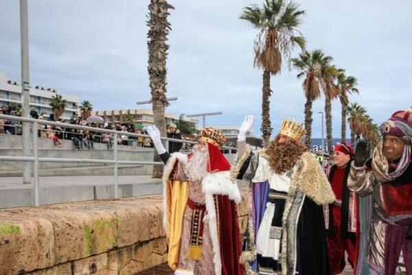 Alicante se Llena de Magia: 55,000 Personas Disfrutan de la Espectacular Cabalgata de Reyes con Músicos y Artistas