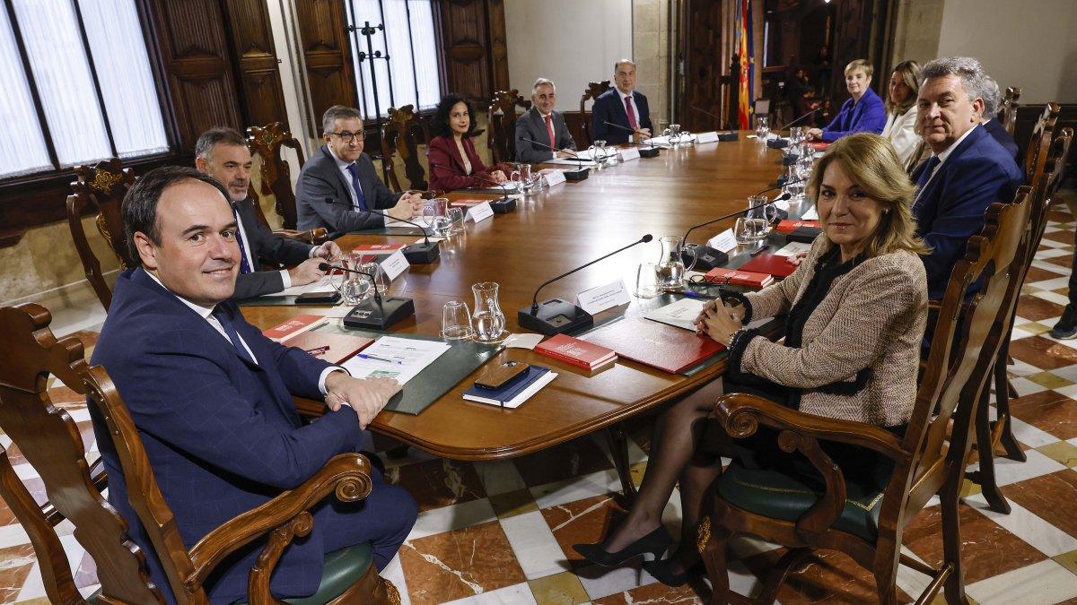 El Consell califica de "impresentable" la negociación de Sánchez con independentistas catalanes sobre el reparto de fondos públicos