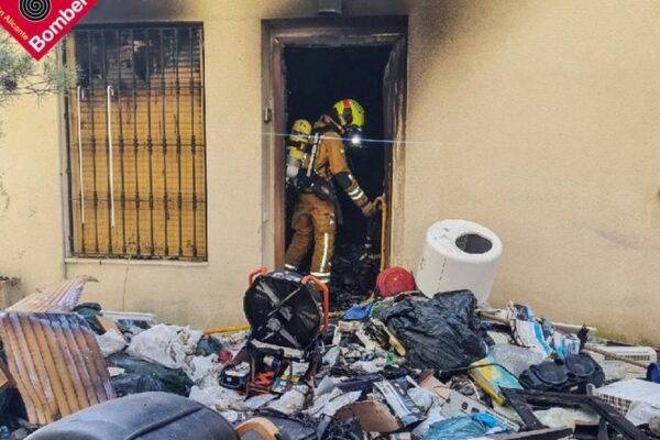 Tragedia en Guadalest: hombre herido con quemaduras, 6 gatos fallecidos y chalet devastado por incendio