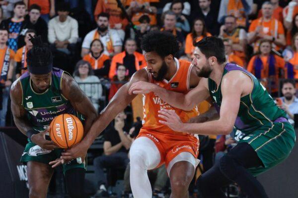 Unicaja Frustra la Victoria del Roig Arena con un Final Apasionante (70 76)