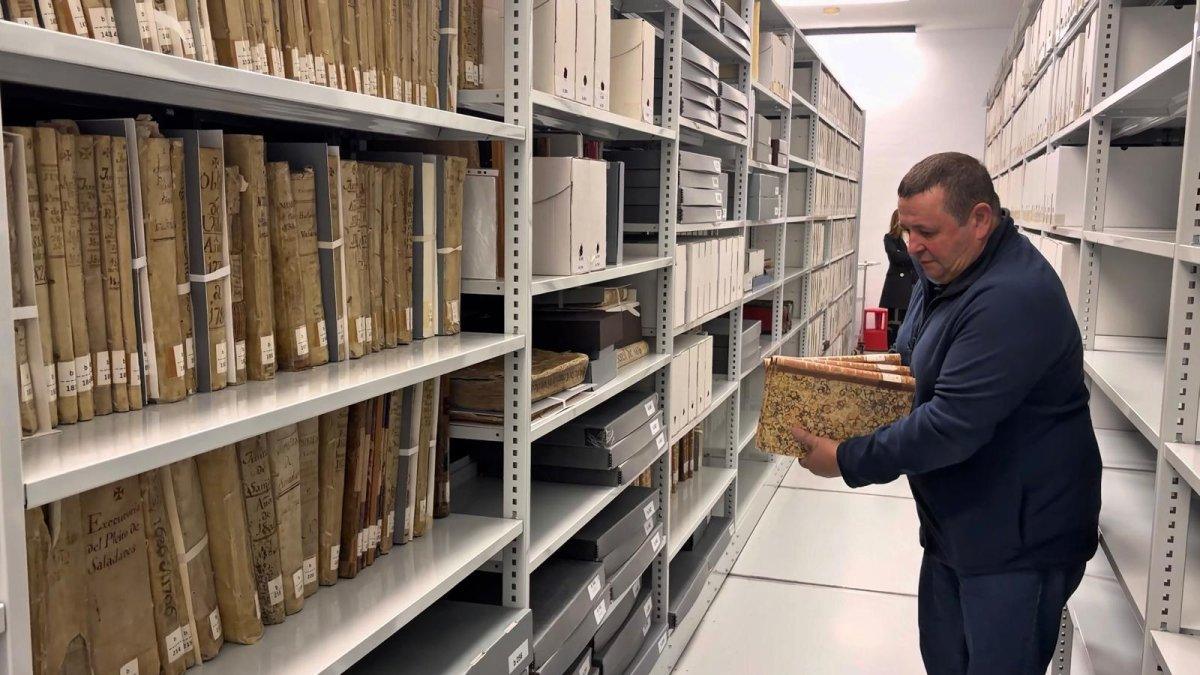 Elche Protege su Patrimonio: Conservación del Archivo Histórico Municipal Asegurada