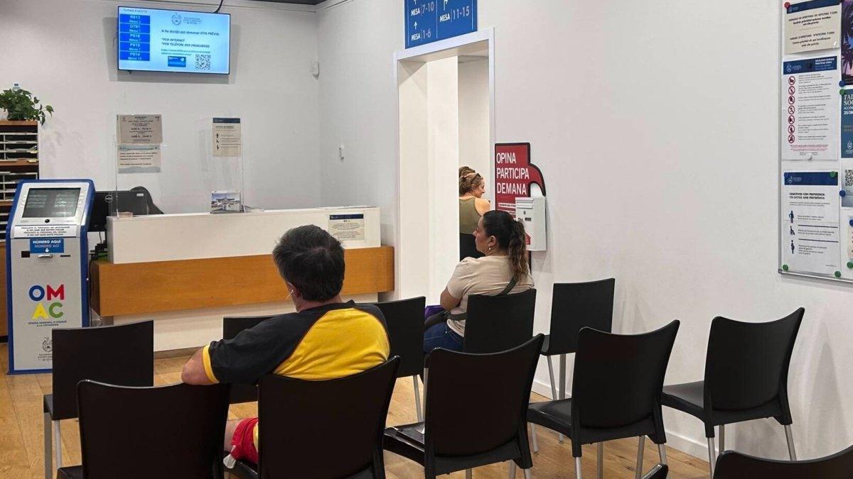 Elche proyecta 215,000 consultas ciudadanas en 2025 en sus oficinas municipales de atención