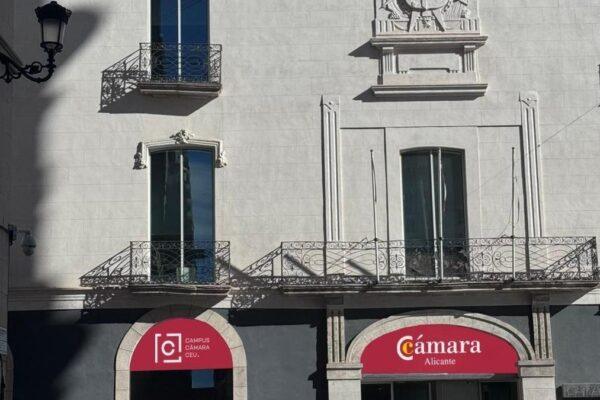 La Cámara de Comercio de Alicante regresa a su sede histórica en el Antiguo Hotel Palas