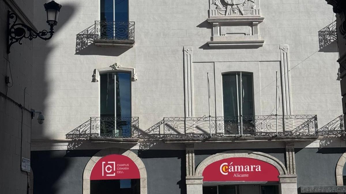 La Cámara de Comercio de Alicante regresa a su sede histórica en el Antiguo Hotel Palas