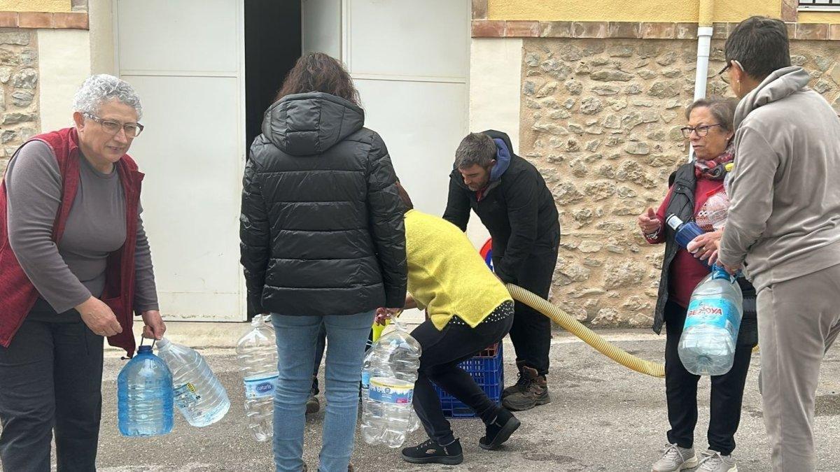 Crisis de Agua en la Vall de Laguar: Camiones Cisterna para Suministro Potable Tras Dos Semanas de Sequía