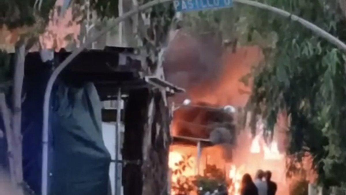 Incendio en El Perelló: Desalojo y Momentos de Tensión en Camping Local