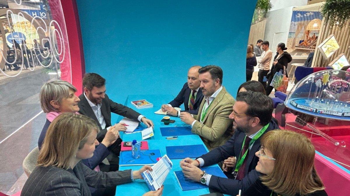 Desafíos de Elche después de Fitur: Impulsar la presencia de OUIGO y aumentar la capacidad hotelera