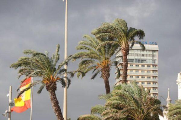 Rachas de viento superiores a 100 km/h afectan Alicante: Impacto en Xixona, Alcoy y Villena