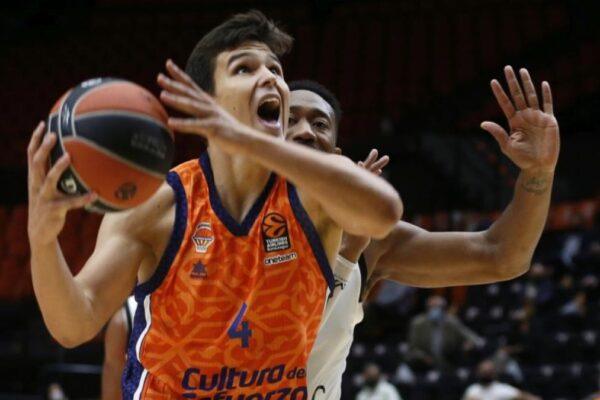 Valencia se asegura el primer lugar en la copa tras una emocionante victoria sobre Gran Canaria (80 90)