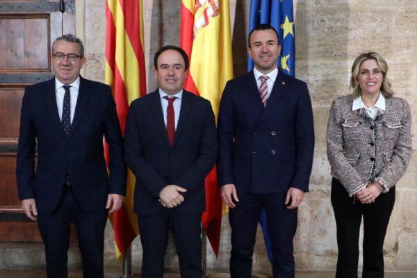 Llorca Diseña una Estrategia para Mejorar Vivienda, Sanidad, Agua y Valenciano en las Diputaciones